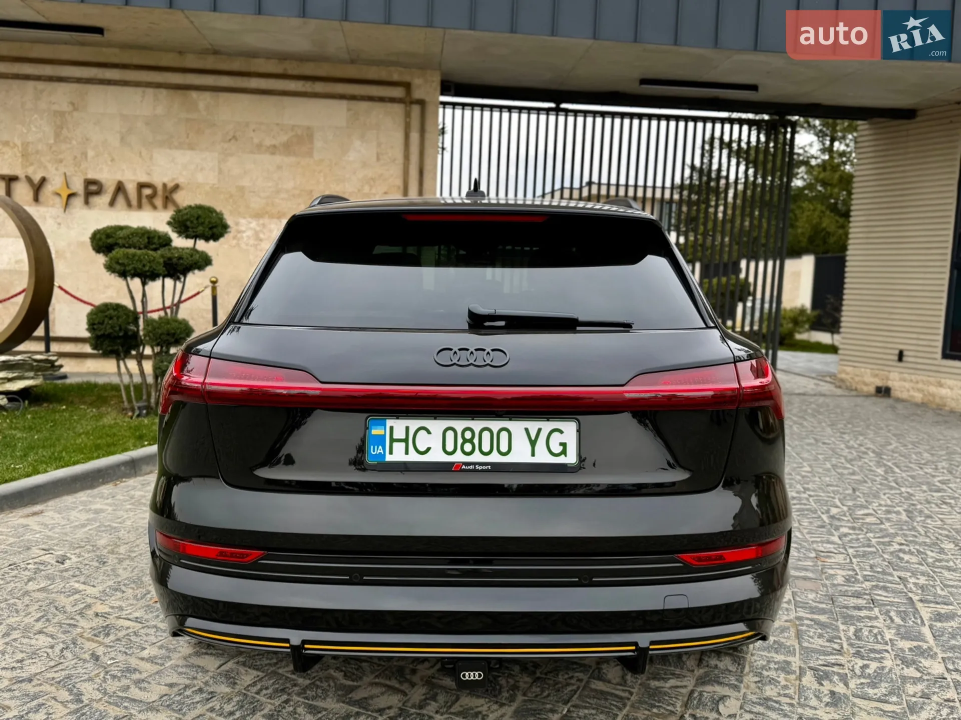 Audi e-tron 2019 VIN WA1LAAGE5KB014477 фото оголошення 17 з 44
