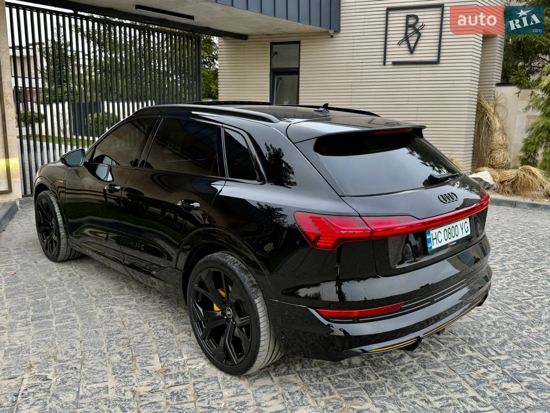 Audi e-tron 2019 VIN WA1LAAGE5KB014477 фото оголошення 18 з 44