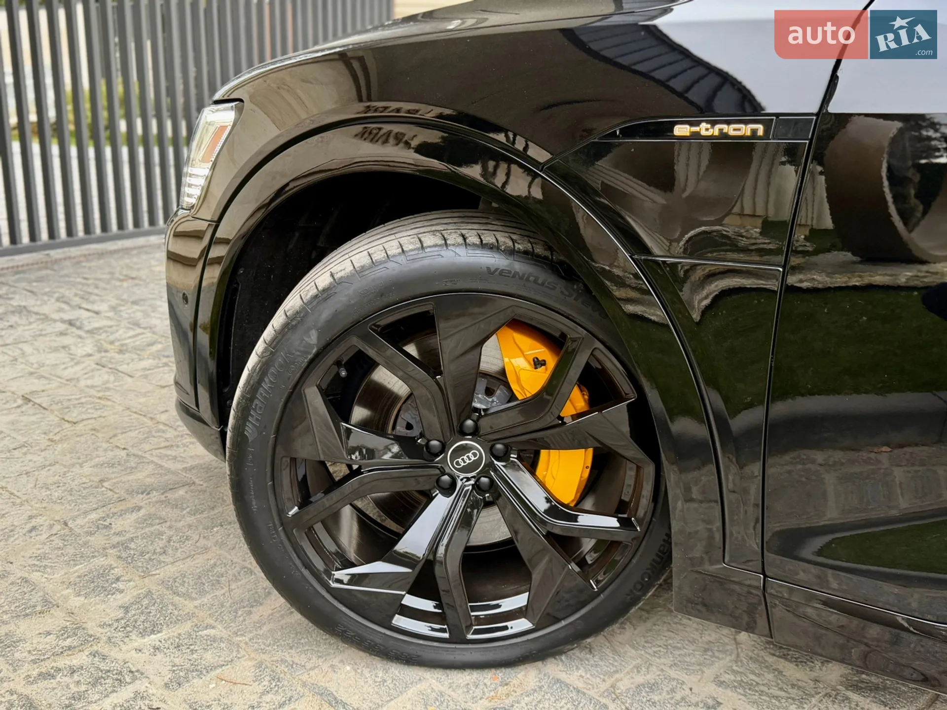 Audi e-tron 2019 VIN WA1LAAGE5KB014477 фото оголошення 21 з 44