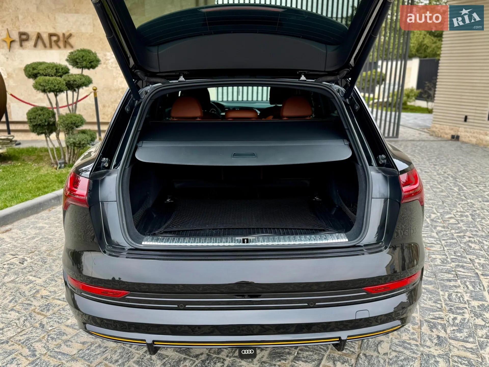 Audi e-tron 2019 VIN WA1LAAGE5KB014477 фото оголошення 22 з 44