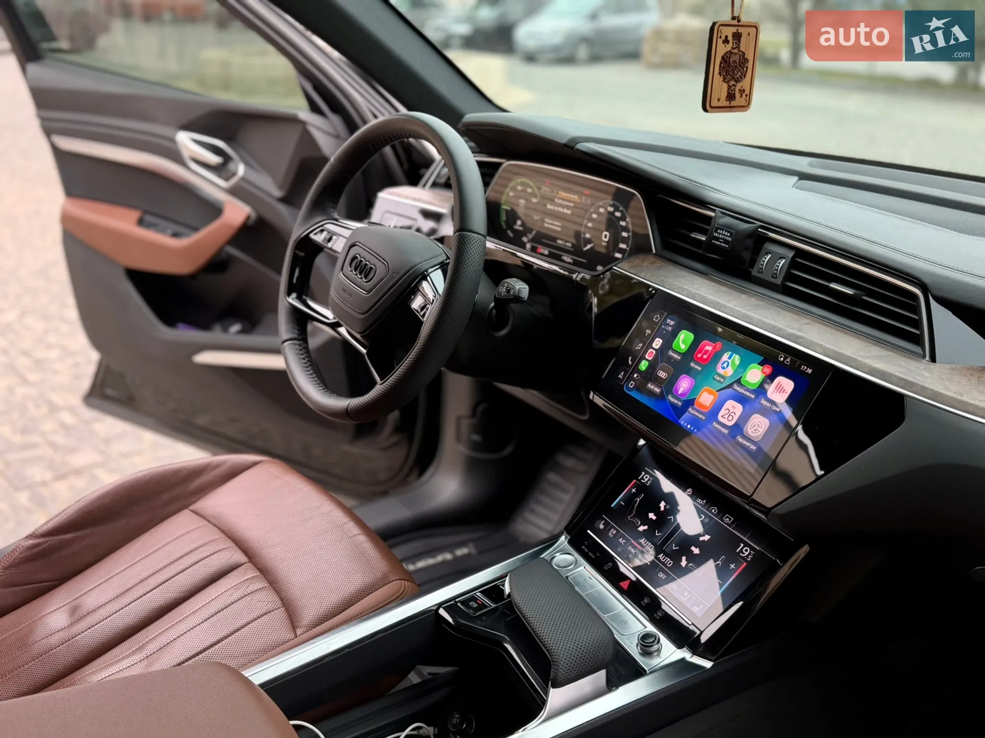 Audi e-tron 2019 VIN WA1LAAGE5KB014477 фото оголошення 40 з 44