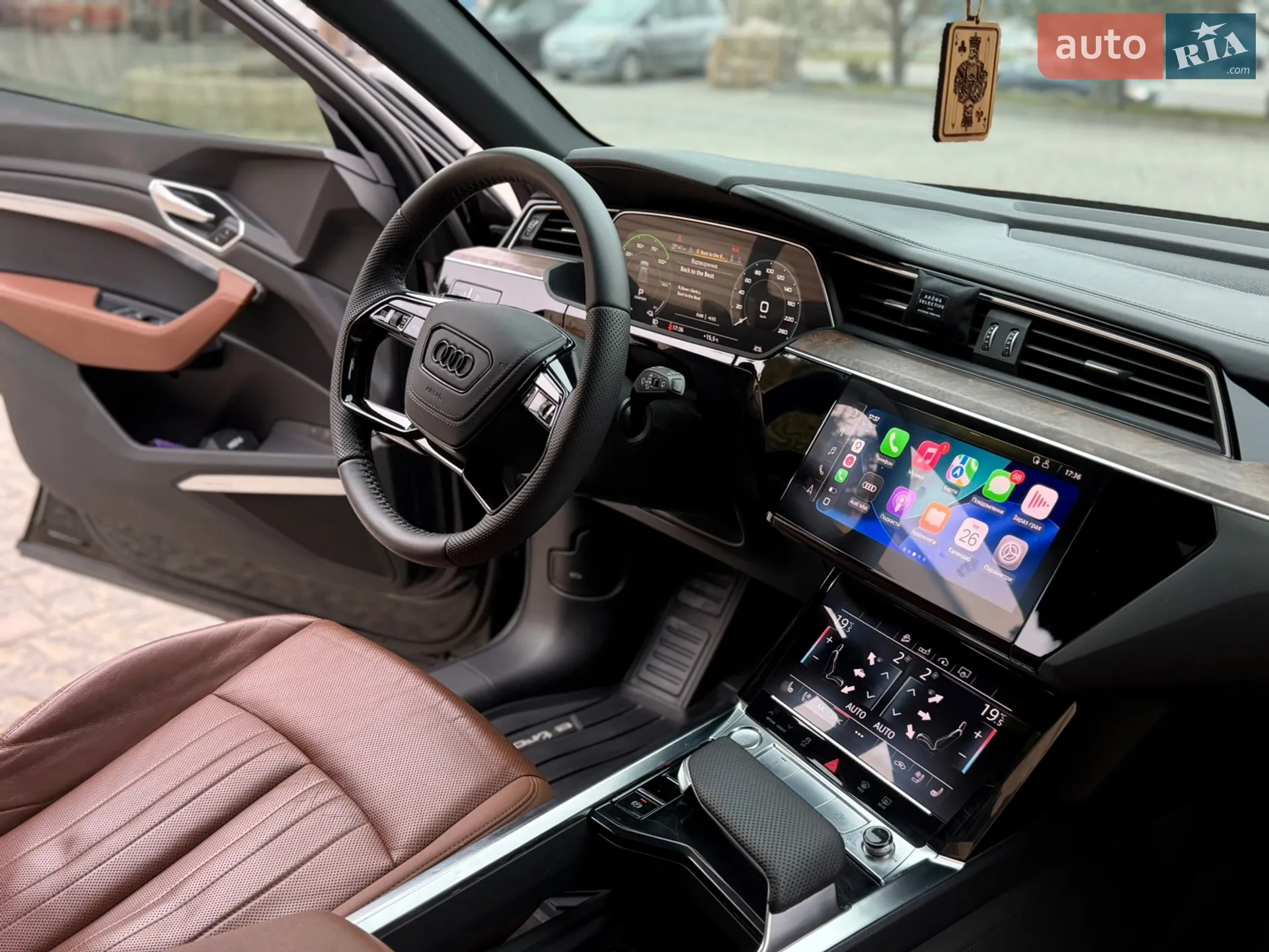 Audi e-tron 2019 VIN WA1LAAGE5KB014477 фото оголошення 41 з 44