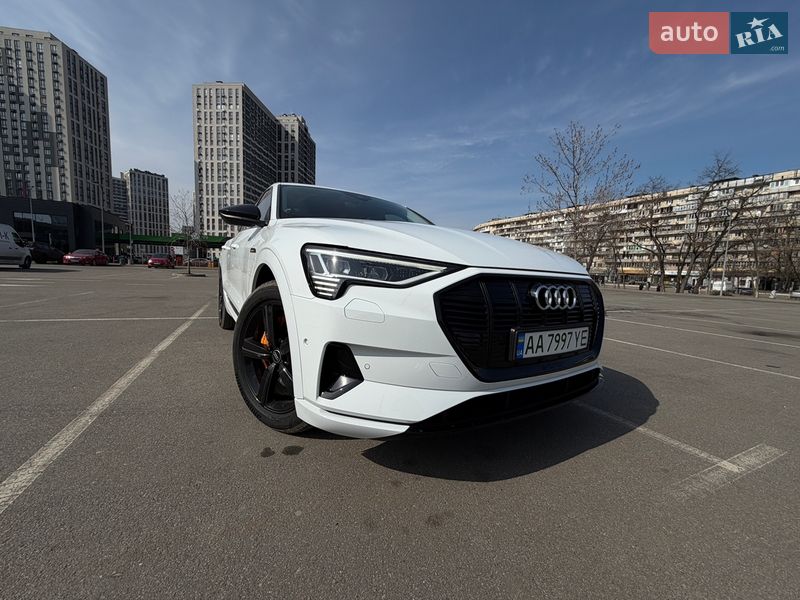 Позашляховик / Кросовер Audi e-tron 2022 в Києві