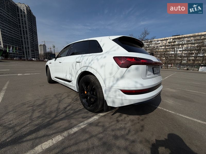 Позашляховик / Кросовер Audi e-tron 2022 в Києві