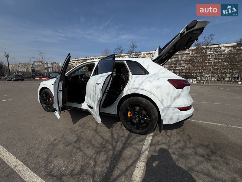Позашляховик / Кросовер Audi e-tron 2022 в Києві