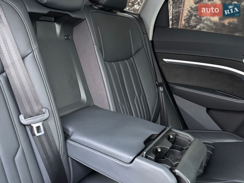 Внедорожник / Кроссовер Audi e-tron 2019 в Львове