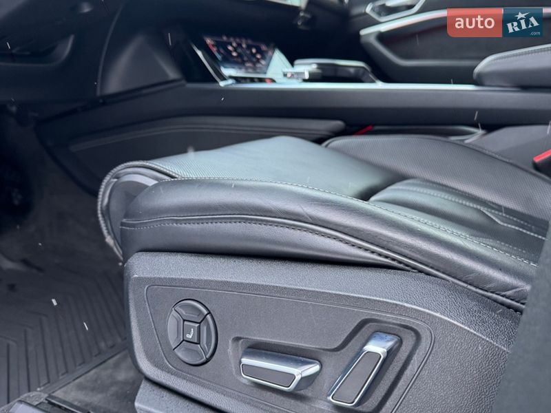 Внедорожник / Кроссовер Audi e-tron 2019 в Львове