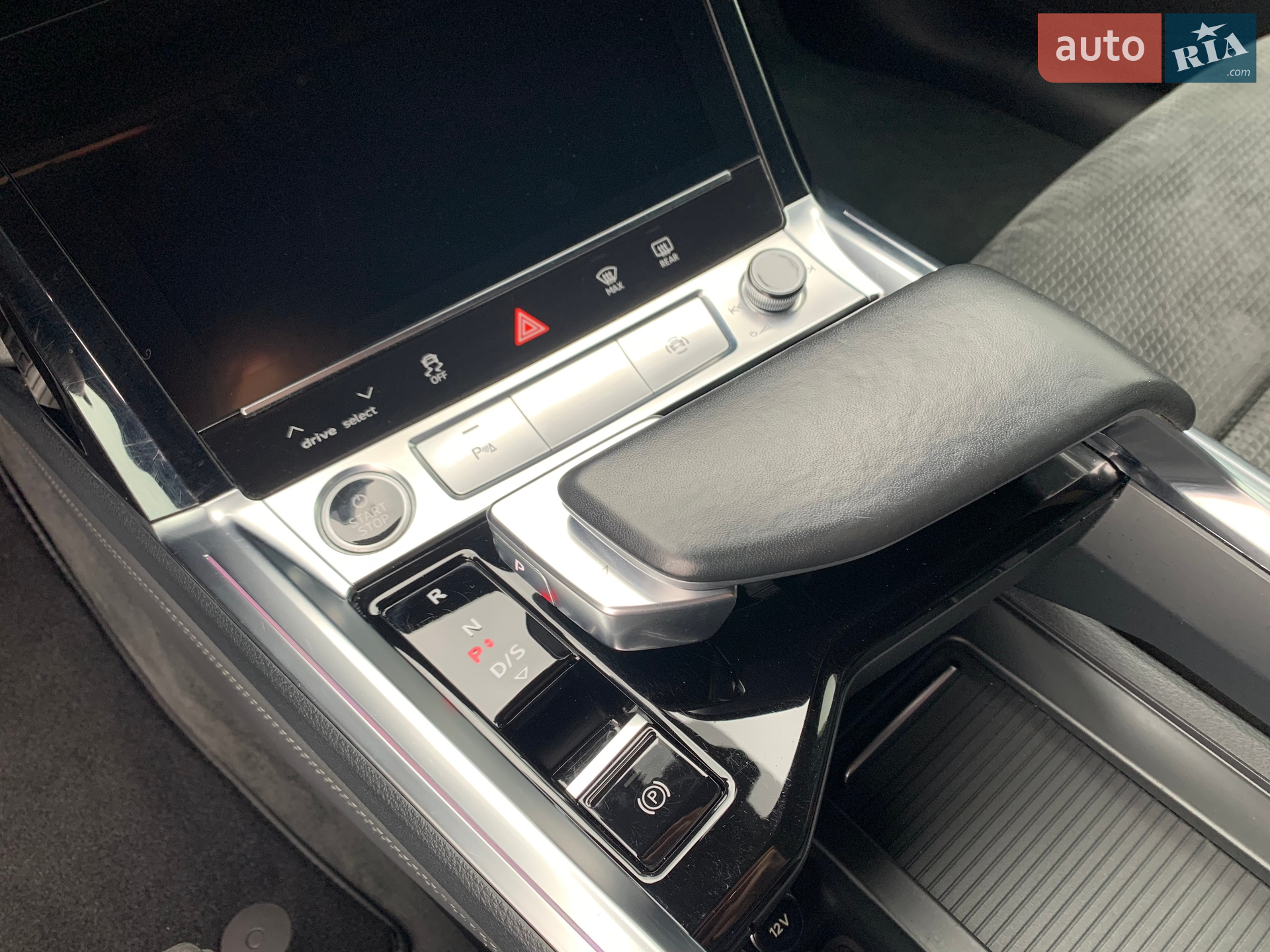 2020 Audi e-tron - мініатюра 23