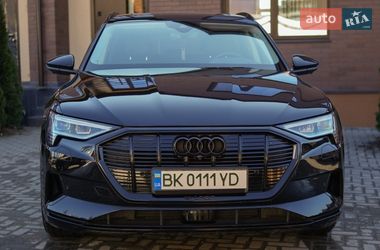 Позашляховик / Кросовер Audi e-tron 2019 в Вараші