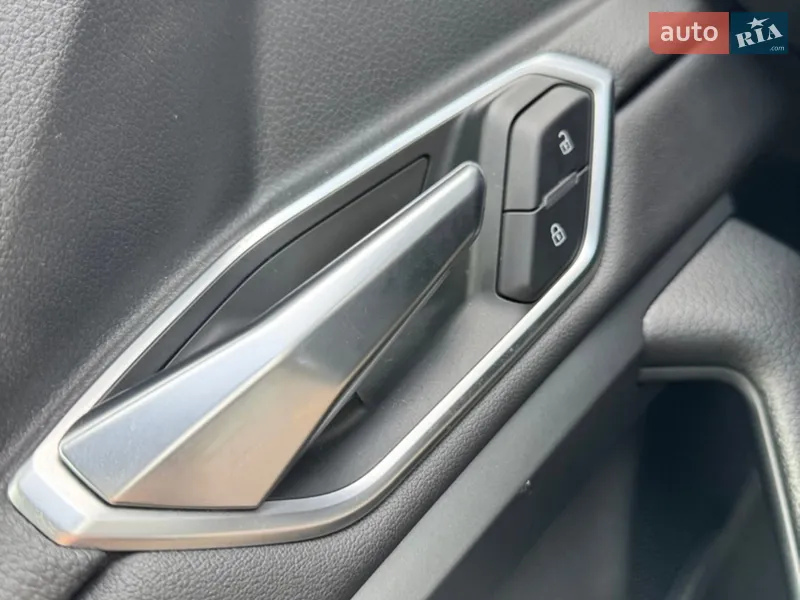 Audi e-tron 2019 VIN WAUZZZGE0KB017968 фото оголошення 16 з 52