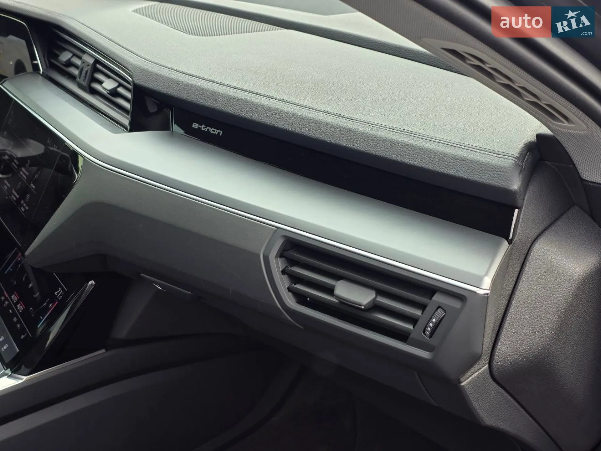 2019 Audi e-tron - мініатюра 32