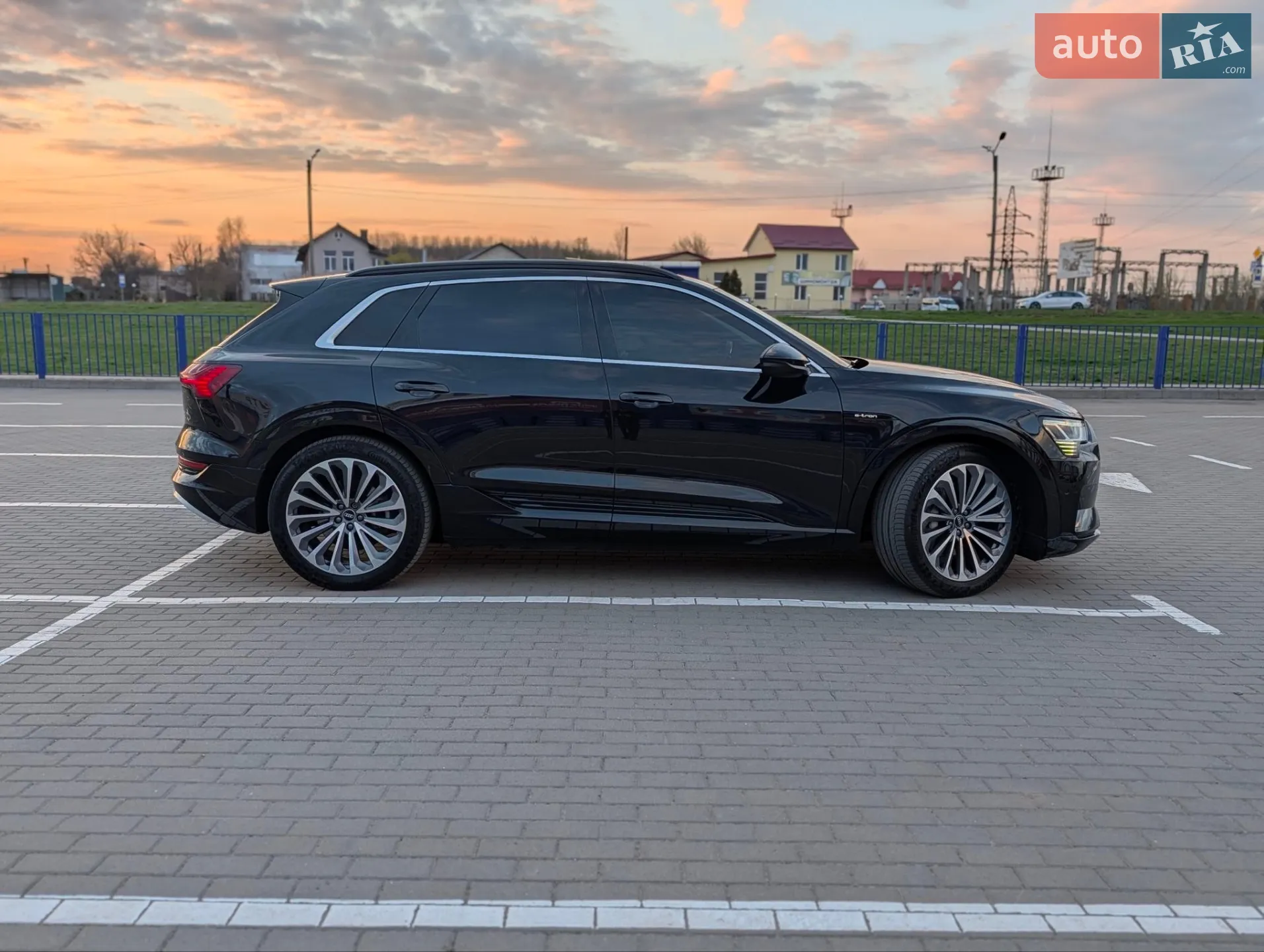 2020 Audi e-tron - мініатюра 9