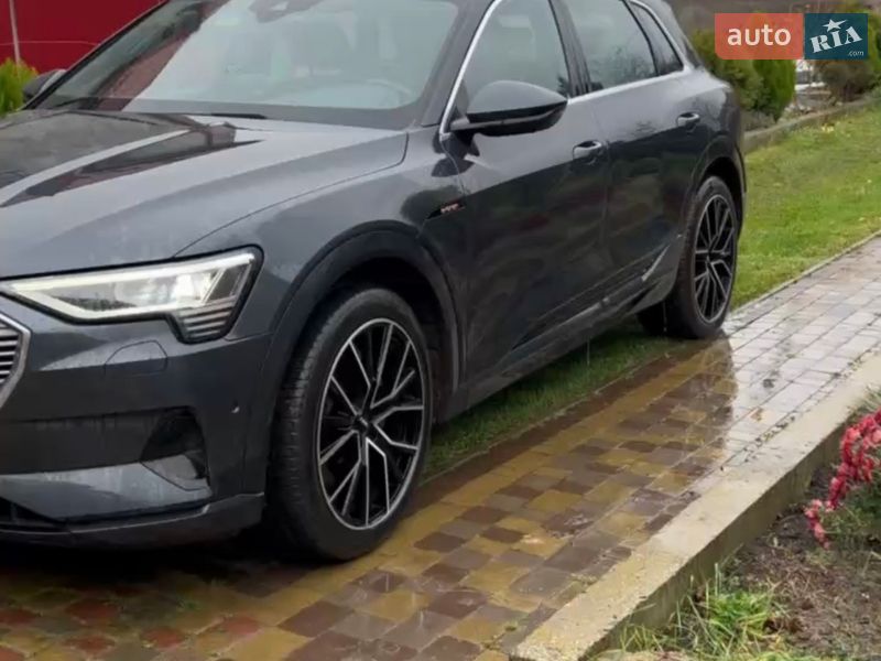 Внедорожник / Кроссовер Audi e-tron 2019 в Сокале