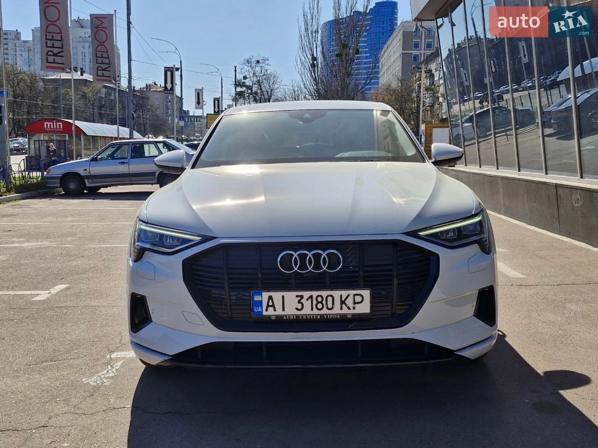 2020 Audi e-tron - мініатюра 3