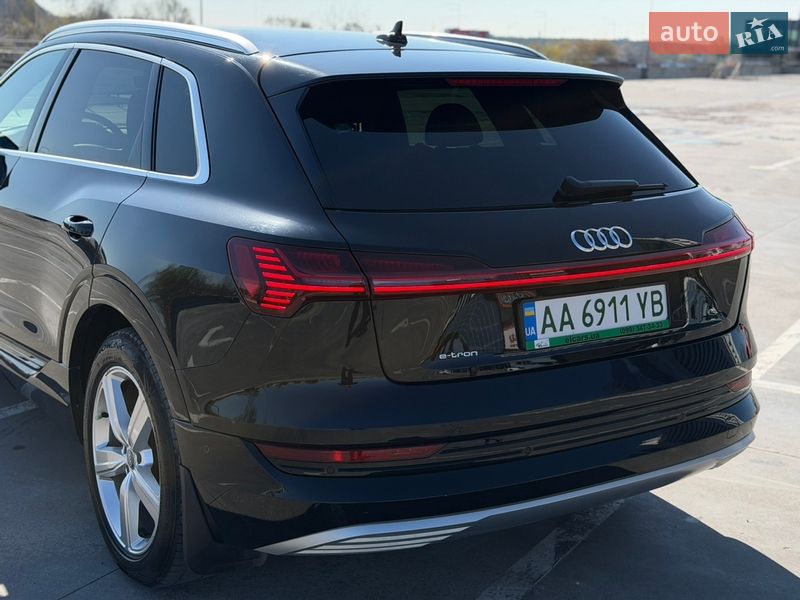 Внедорожник / Кроссовер Audi e-tron 2019 в Киеве