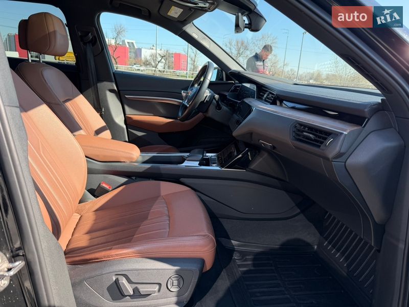 Внедорожник / Кроссовер Audi e-tron 2019 в Киеве