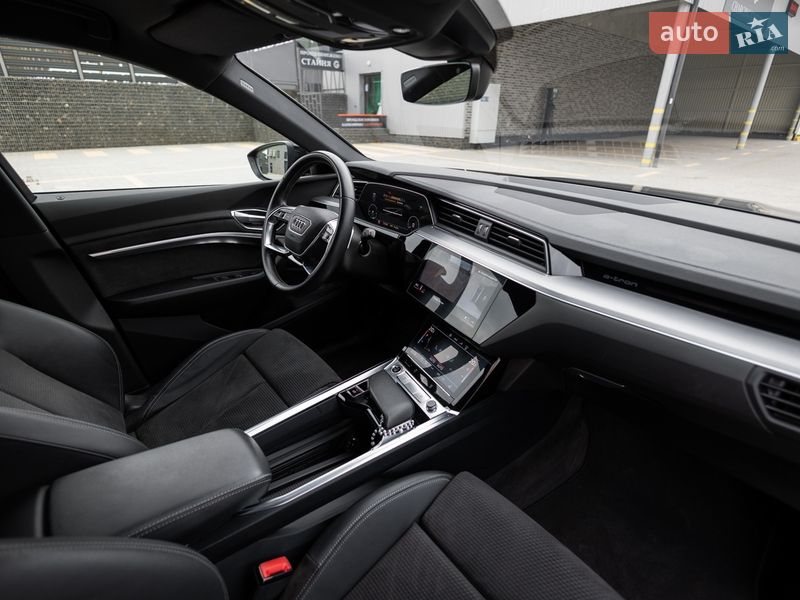 Позашляховик / Кросовер Audi e-tron 2021 в Львові