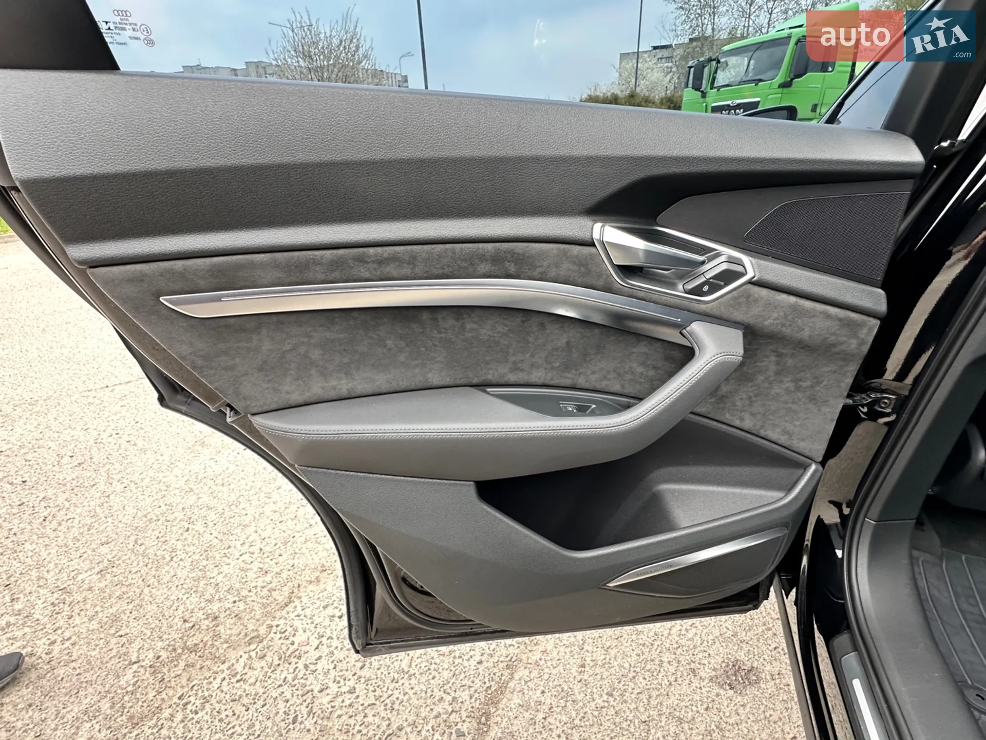 2019 Audi e-tron - мініатюра 33