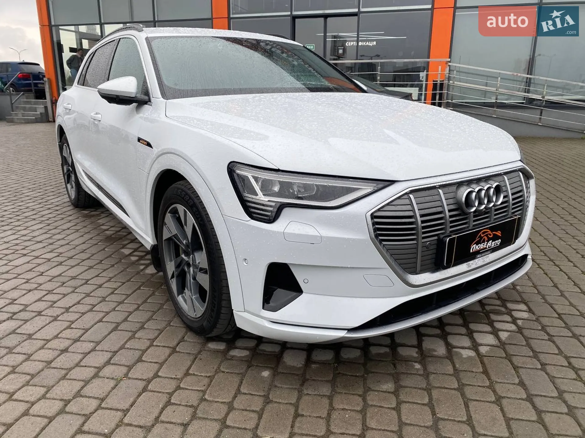 Audi e-tron 2018 VIN WAUZZZGE8KB003395 фото оголошення 2 з 6
