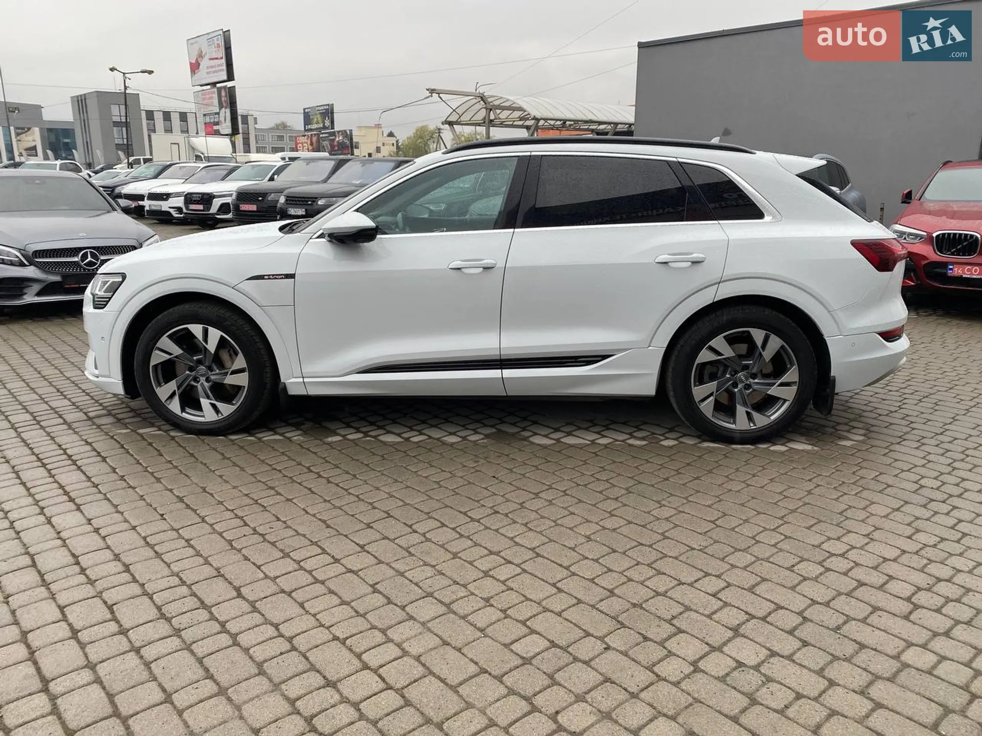 Audi e-tron 2018 VIN WAUZZZGE8KB003395 фото оголошення 5 з 6