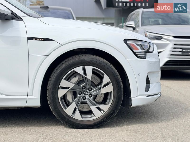 Внедорожник / Кроссовер Audi e-tron 2021 в Киеве
