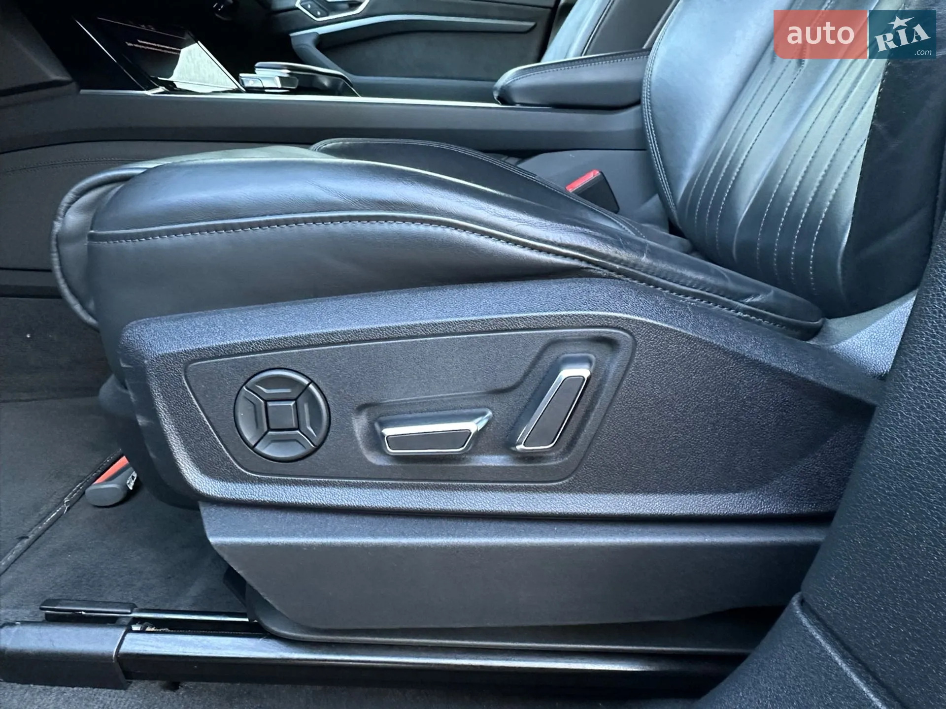 2019 Audi e-tron - мініатюра 27