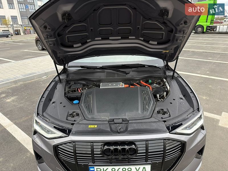 Внедорожник / Кроссовер Audi e-tron 2019 в Ровно