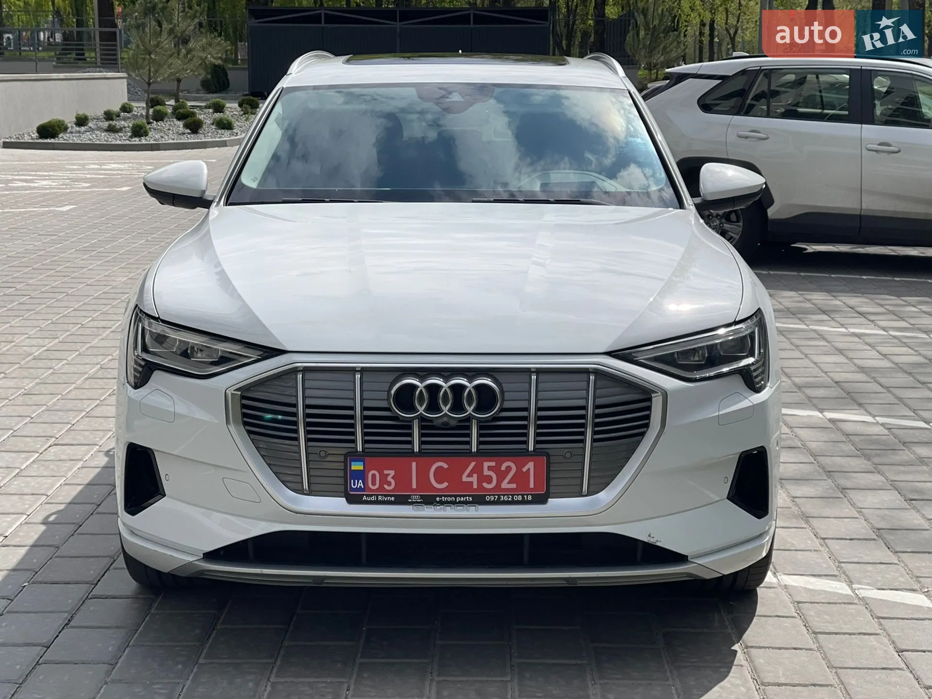 2019 Audi e-tron - мініатюра 2