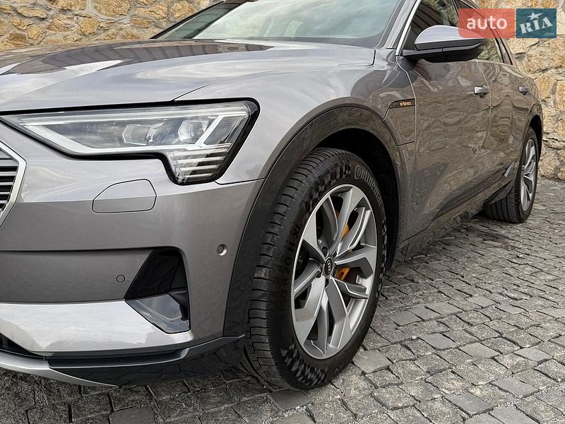 Внедорожник / Кроссовер Audi e-tron 2021 в Ровно