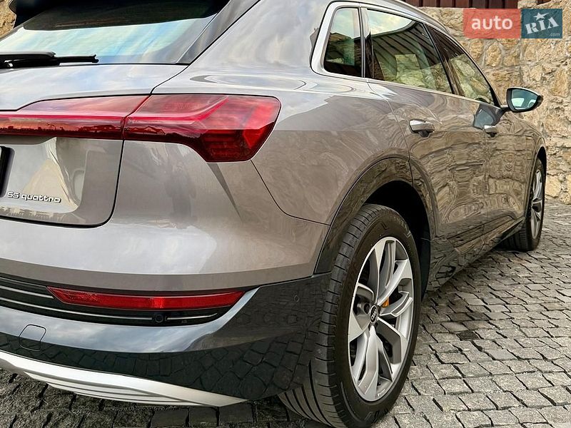 Внедорожник / Кроссовер Audi e-tron 2021 в Ровно