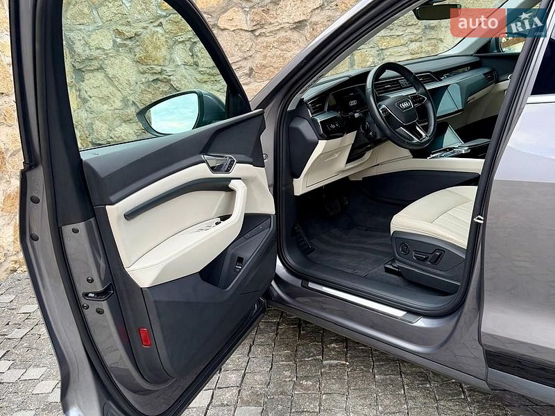 Внедорожник / Кроссовер Audi e-tron 2021 в Ровно