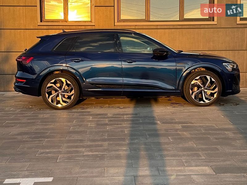 Внедорожник / Кроссовер Audi e-tron 2022 в Харькове
