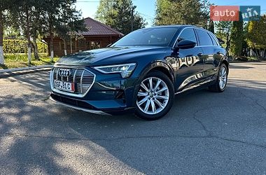 Позашляховик / Кросовер Audi e-tron 2019 в Хусті