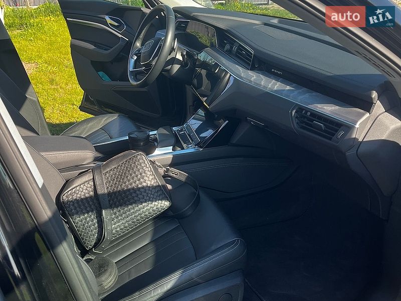 Внедорожник / Кроссовер Audi e-tron 2021 в Киеве фото 12 Внедорожник / Кроссовер Audi e-tron 2021 в Киеве