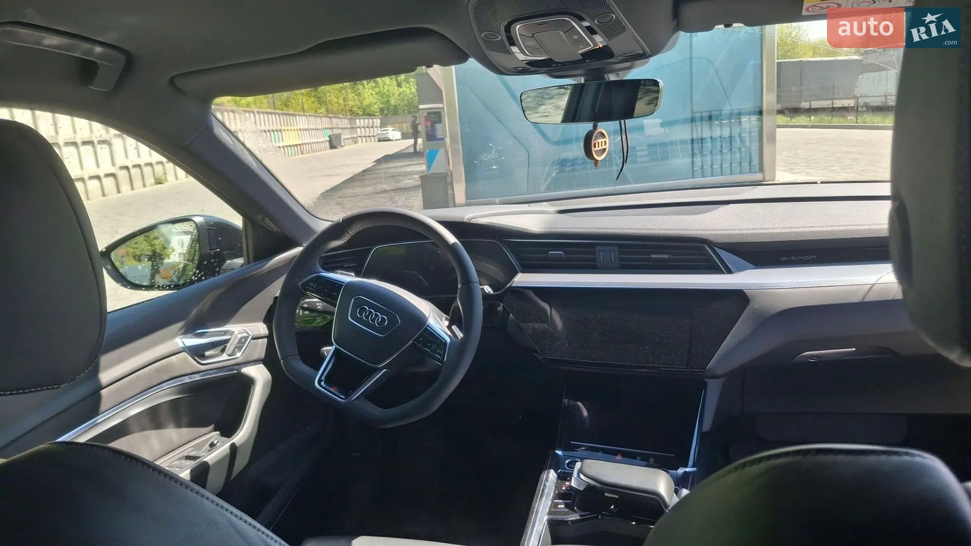 2021 Audi e-tron - мініатюра 8