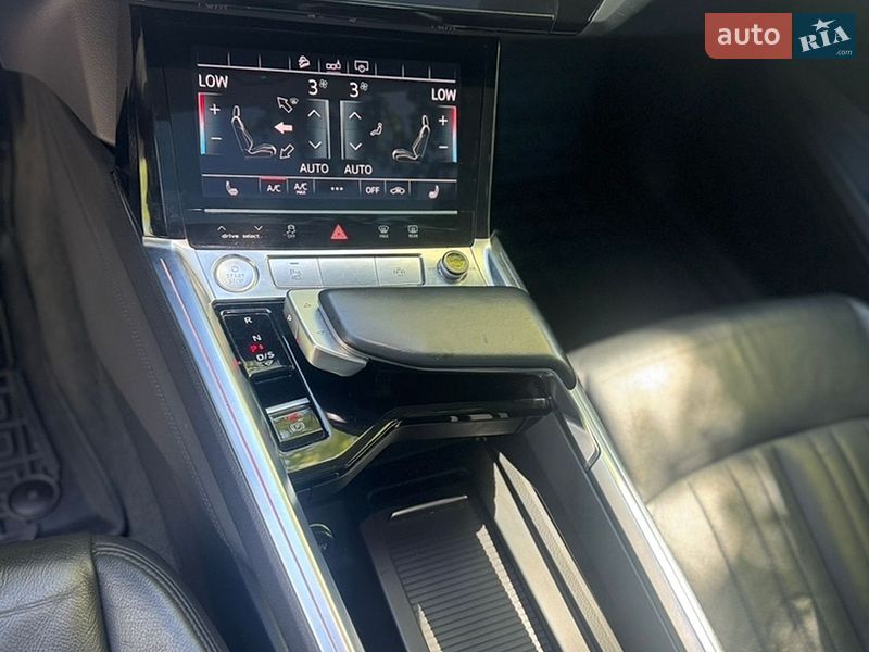 Позашляховик / Кросовер Audi e-tron 2020 в Вінниці