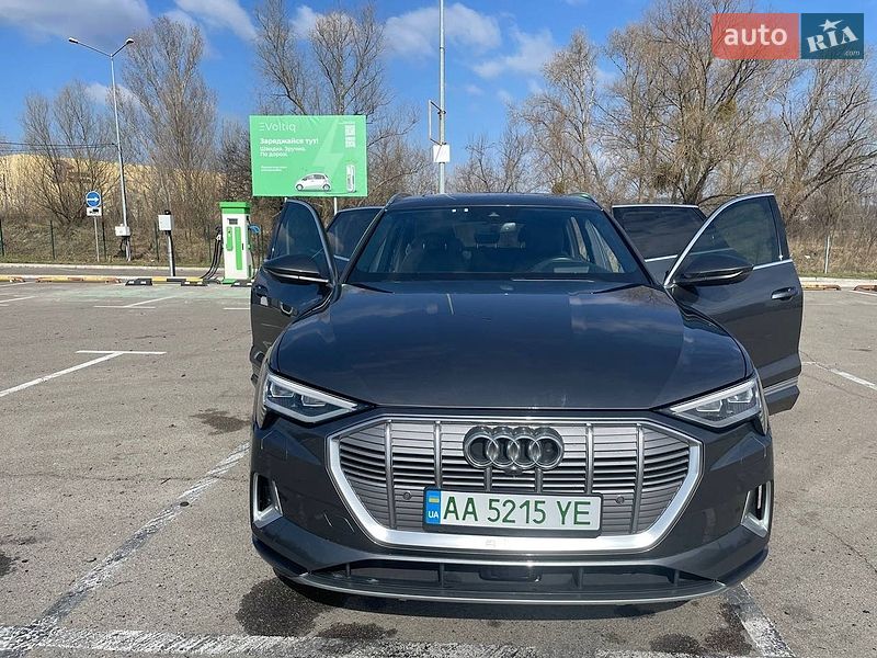 Внедорожник / Кроссовер Audi e-tron 2019 в Киеве