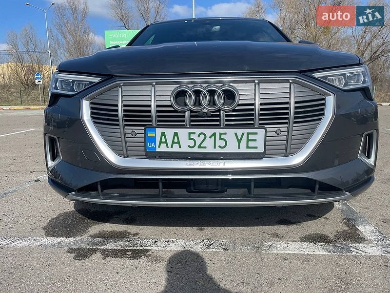 Внедорожник / Кроссовер Audi e-tron 2019 в Киеве