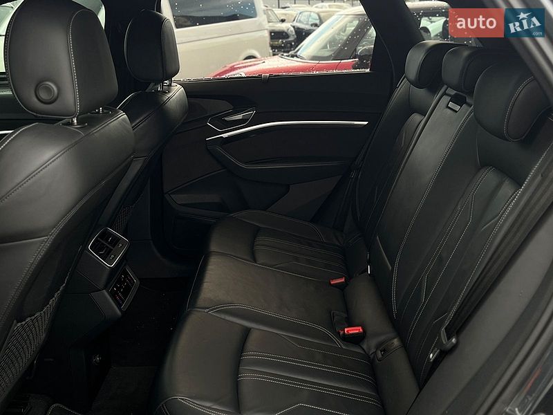 Внедорожник / Кроссовер Audi e-tron 2022 в Мукачево
