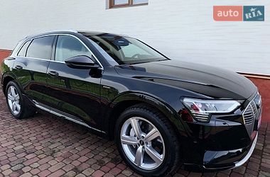 Позашляховик / Кросовер Audi e-tron 2020 в Сваляві
