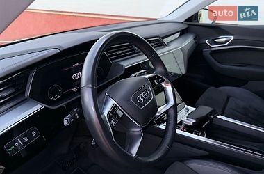 Внедорожник / Кроссовер Audi e-tron 2020 в Сваляве фото 29 Внедорожник / Кроссовер Audi e-tron 2020 в Сваляве