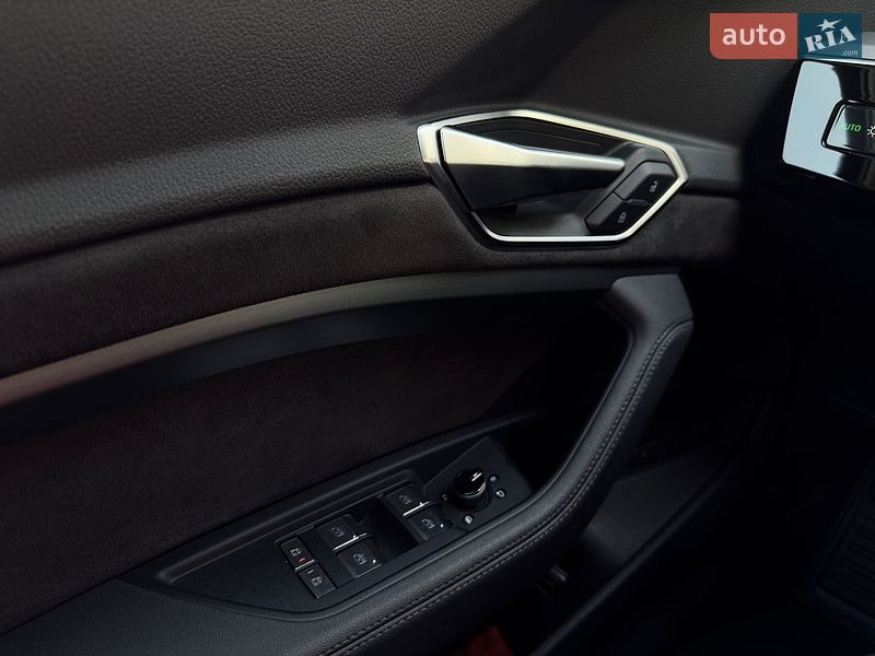 Внедорожник / Кроссовер Audi e-tron 2020 в Сваляве фото 39 Внедорожник / Кроссовер Audi e-tron 2020 в Сваляве