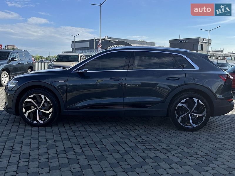 Внедорожник / Кроссовер Audi e-tron 2022 в Мукачево