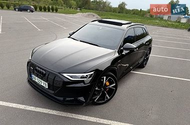 Внедорожник / Кроссовер Audi e-tron 2018 в Хмельнике