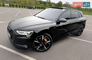 Внедорожник / Кроссовер Audi e-tron 2018 в Хмельнике