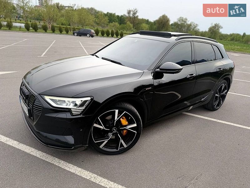 Внедорожник / Кроссовер Audi e-tron 2018 в Хмельнике