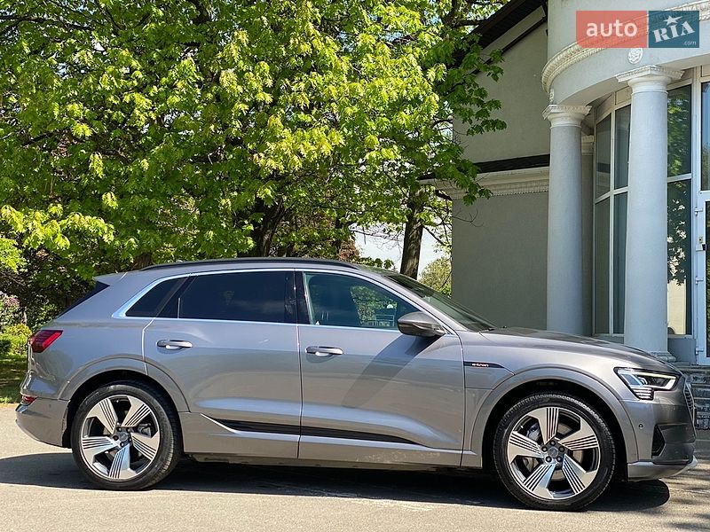 Внедорожник / Кроссовер Audi e-tron 2019 в Киеве