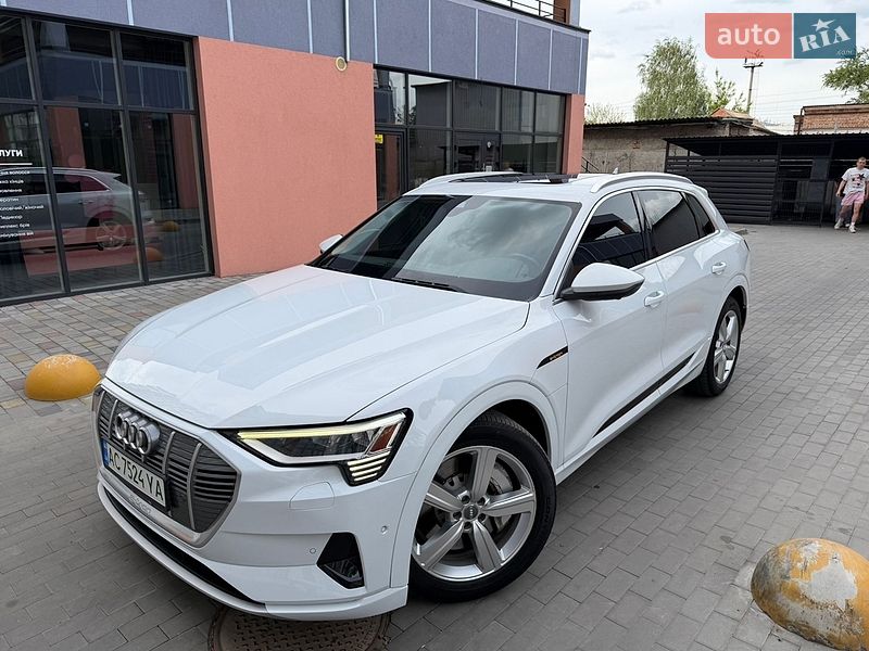 Позашляховик / Кросовер Audi e-tron 2019 в Володимирі