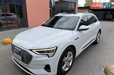 Позашляховик / Кросовер Audi e-tron 2019 в Володимирі