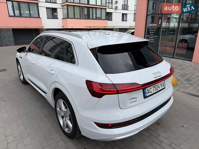 Позашляховик / Кросовер Audi e-tron 2019 в Володимирі